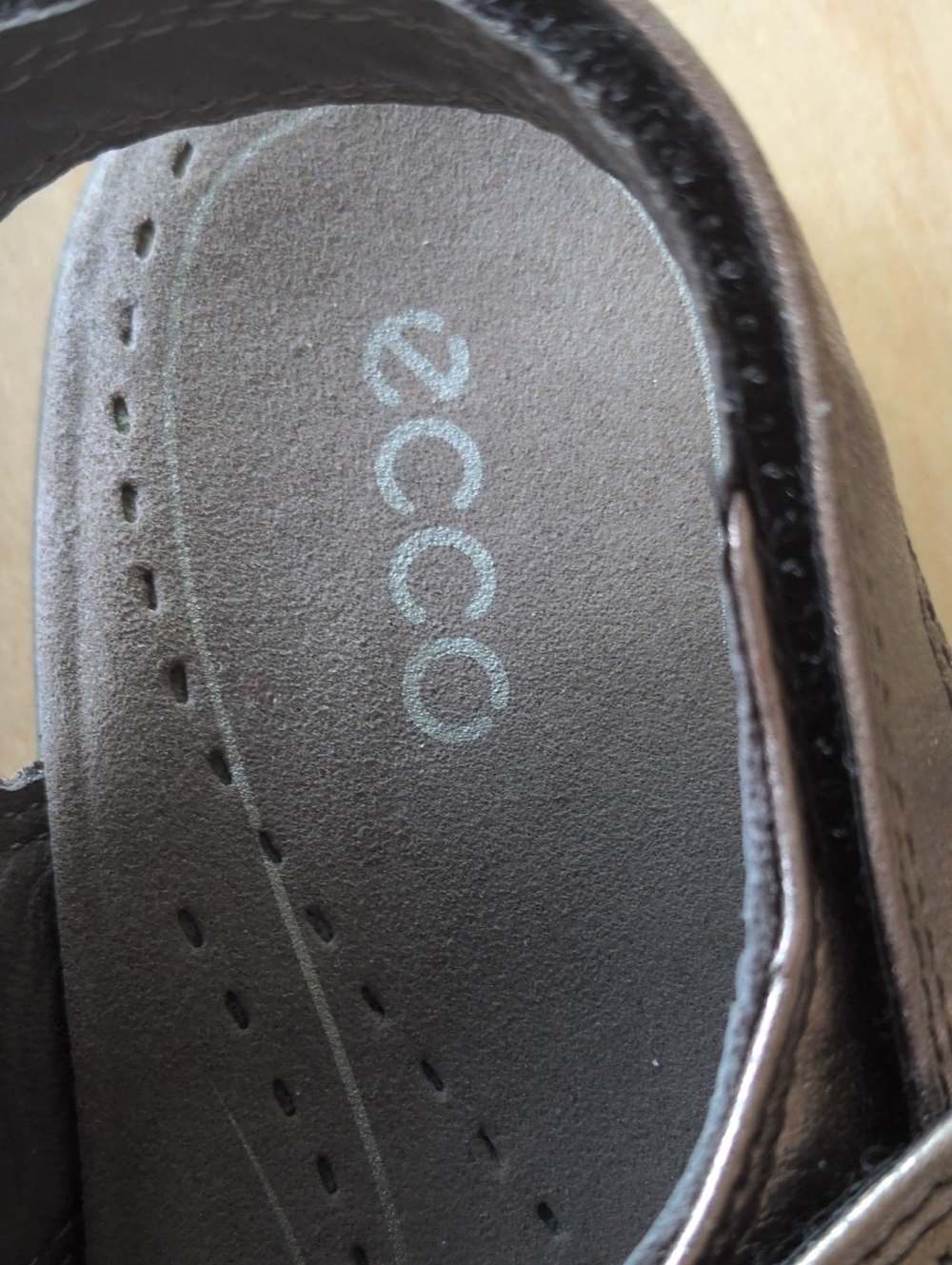Clearance-closet! Ecco Three Strap Metallic Color Size 38  Sandals - - Picture 4 of 8